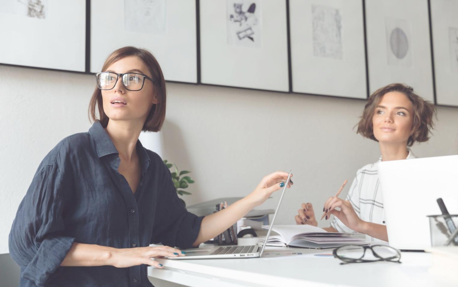 Session de formation avec analyse de documents stratégiques